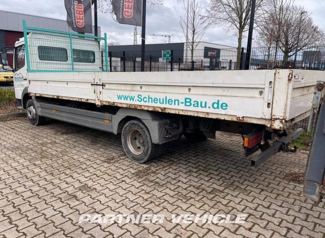frontLeft : Mercedes Atego 815 Pritschenwagen