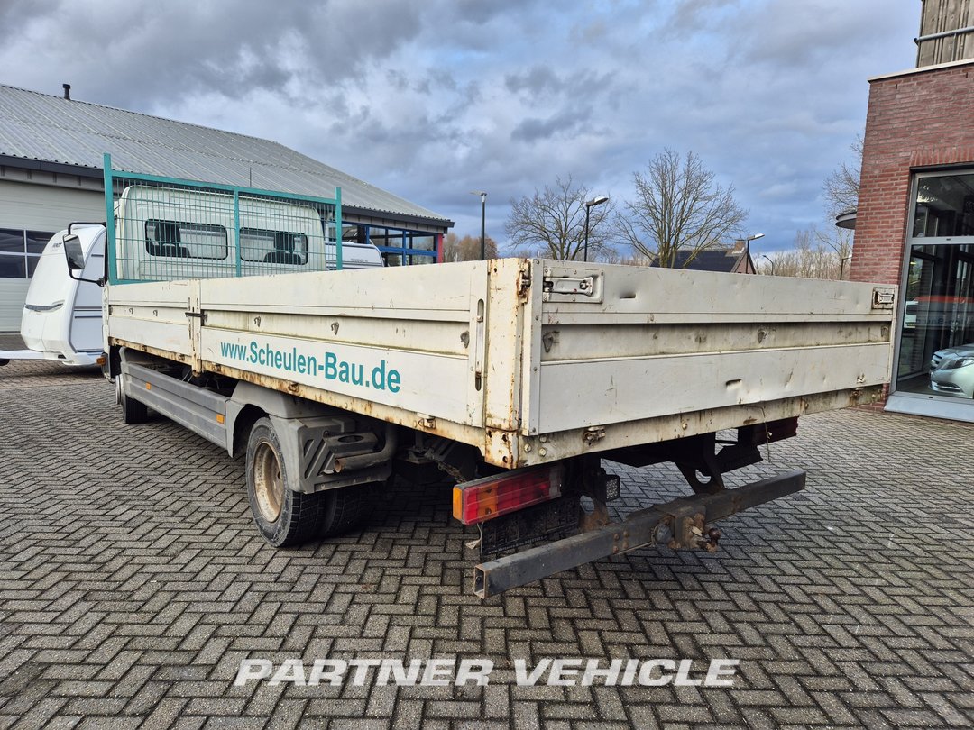 frontLeft : Mercedes Atego 815 Pritschenwagen