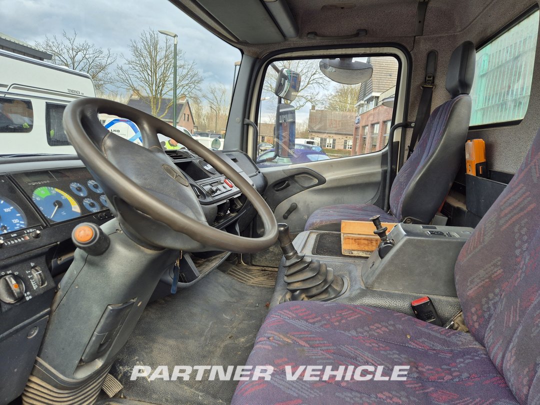 frontLeft : Mercedes Atego 815 Pritschenwagen