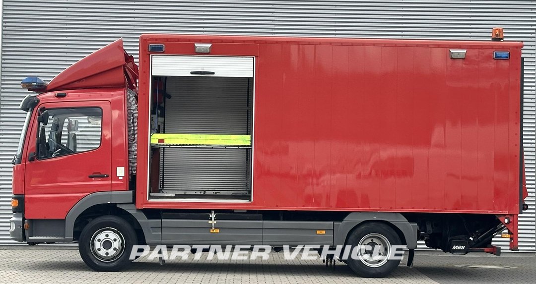 frontLeft : Mercedes Atego 1018 شاحنة حريق