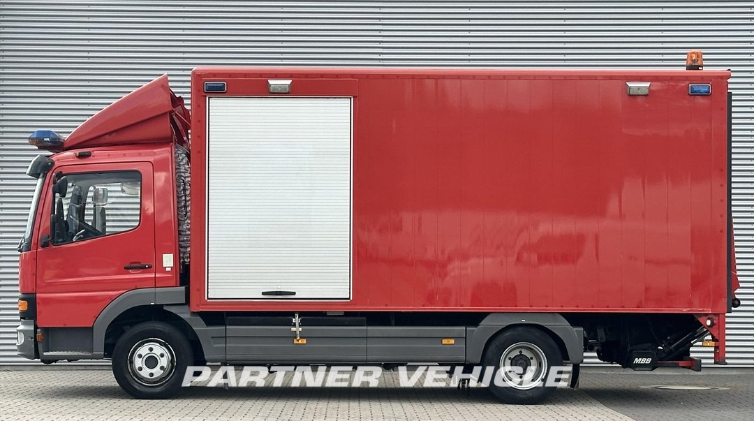 frontLeft : Mercedes Atego 1018 شاحنة حريق