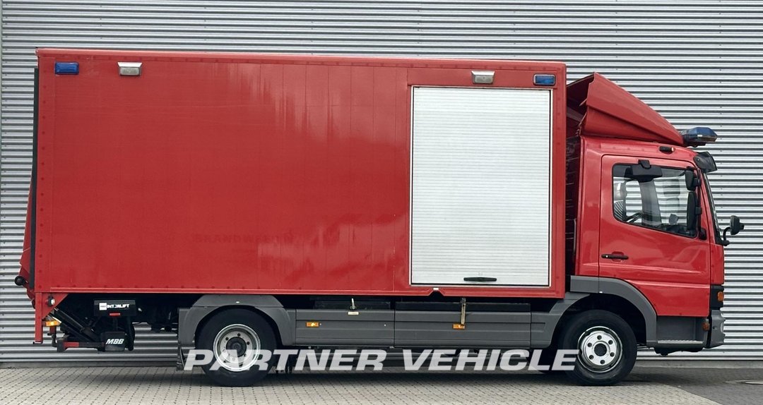 frontLeft : Mercedes Atego 1018 شاحنة حريق