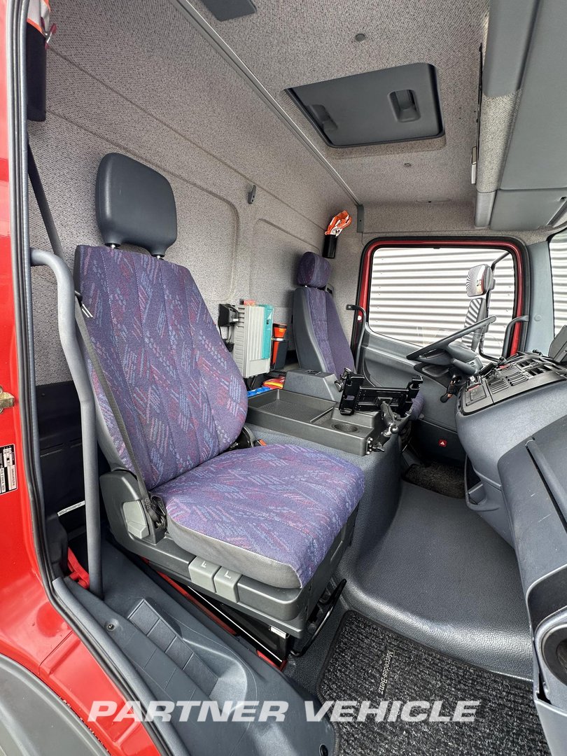 frontLeft : Mercedes Atego 1018 شاحنة حريق