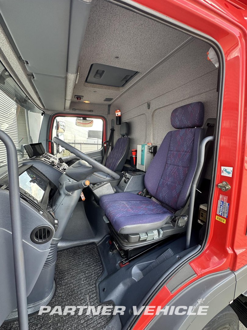 frontLeft : Mercedes Atego 1018 شاحنة حريق