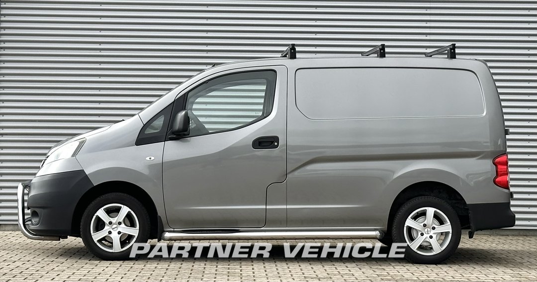 frontLeft : Nissan NV200 90PK شاحنة خفيفة بصندوق مغلق
