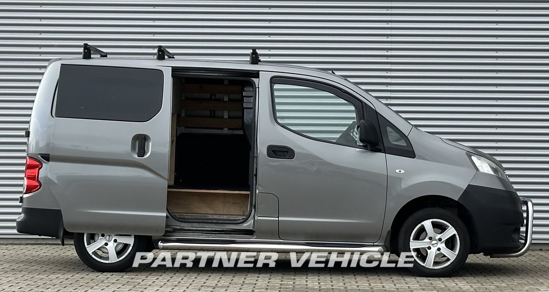 frontLeft : Nissan NV200 90PK شاحنة خفيفة بصندوق مغلق