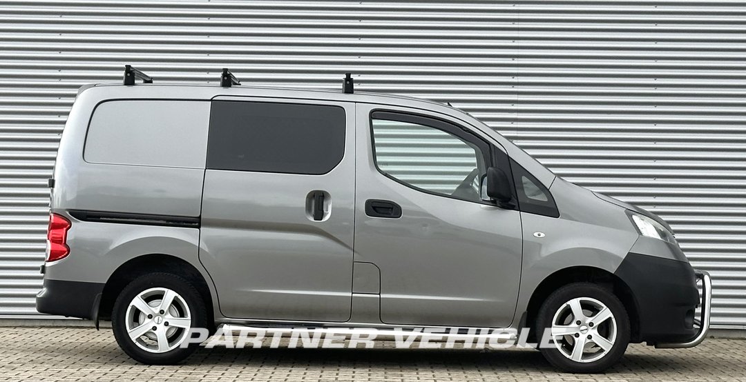 frontLeft : Nissan NV200 90PK شاحنة خفيفة بصندوق مغلق