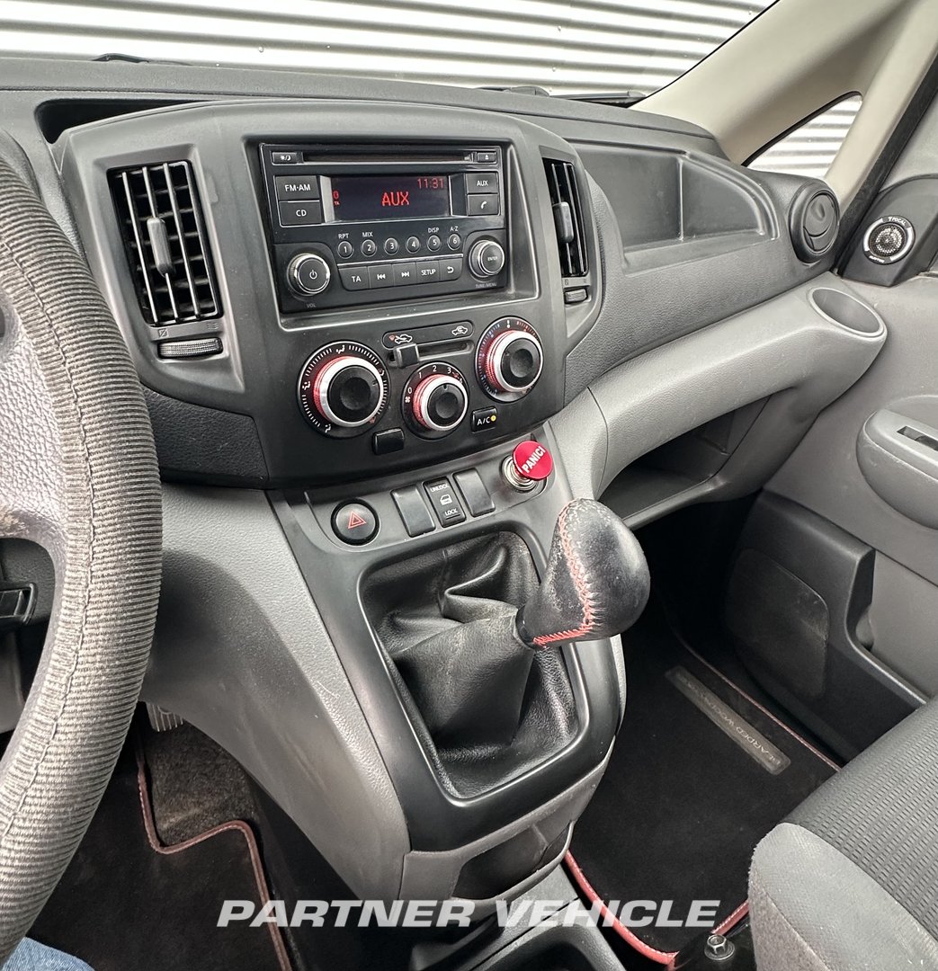 frontLeft : Nissan NV200 90PK شاحنة خفيفة بصندوق مغلق