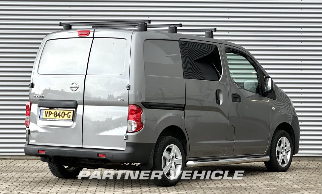 frontLeft : Nissan NV200 90PK شاحنة خفيفة بصندوق مغلق