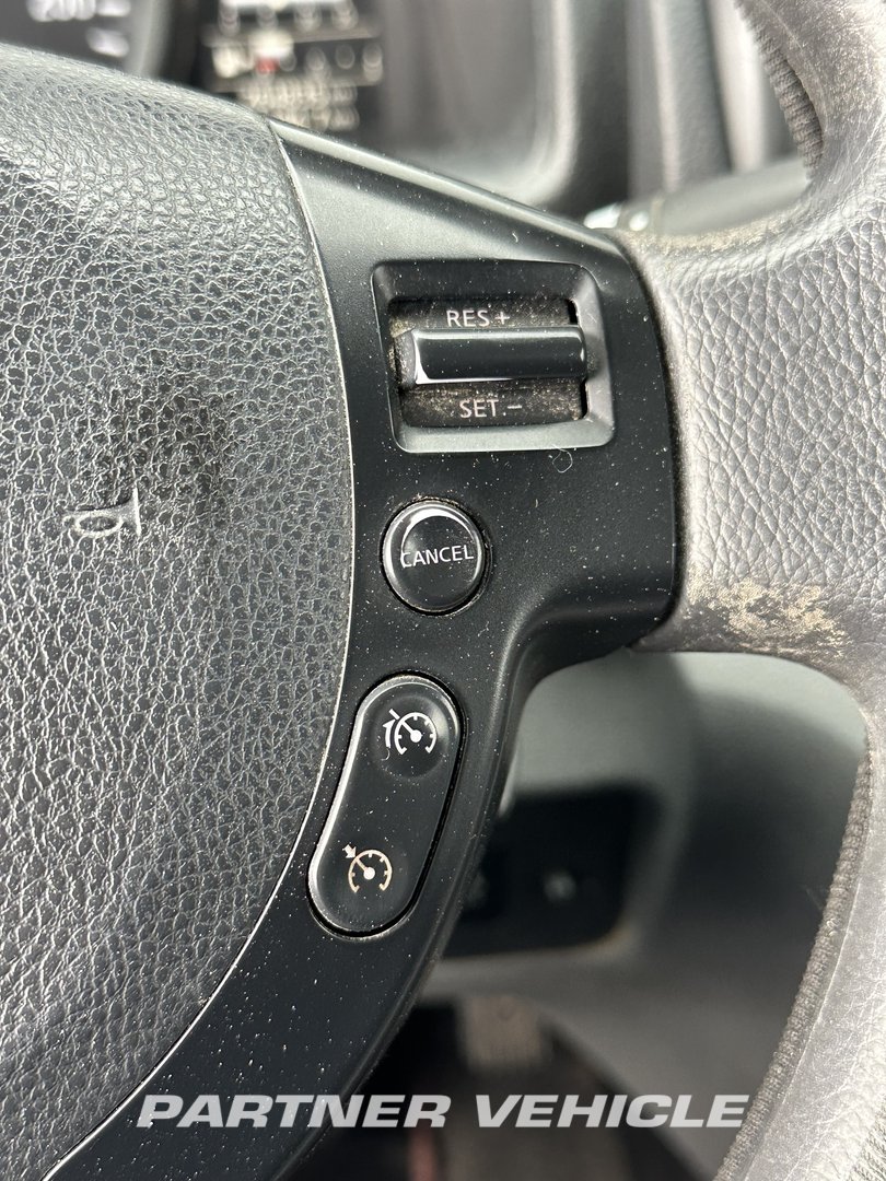 frontLeft : Nissan NV200 90PK شاحنة خفيفة بصندوق مغلق