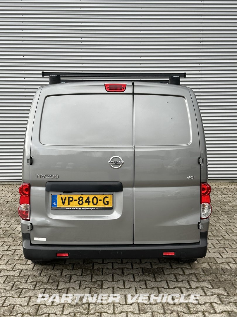frontLeft : Nissan NV200 90PK شاحنة خفيفة بصندوق مغلق