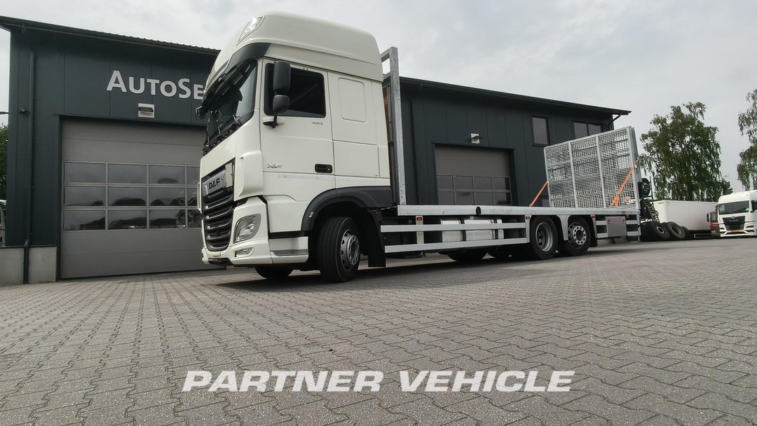 frontLeft : DAF XF 480 شاحنات مسطحة
