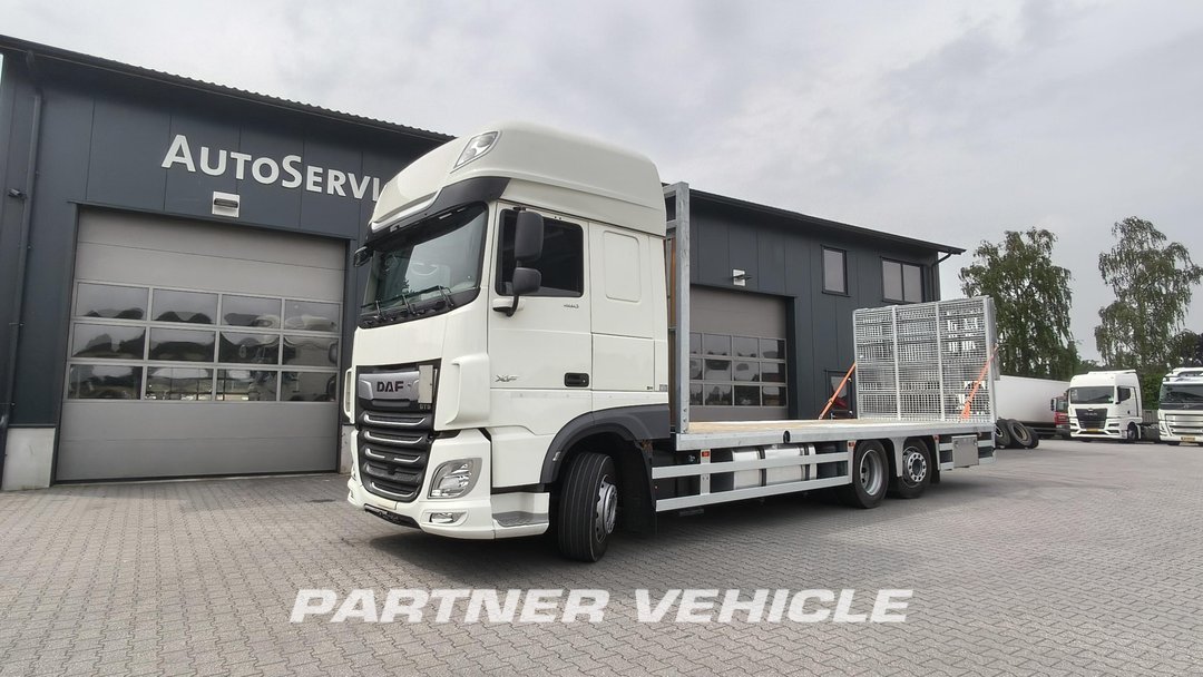 frontLeft : DAF XF 480 شاحنات مسطحة