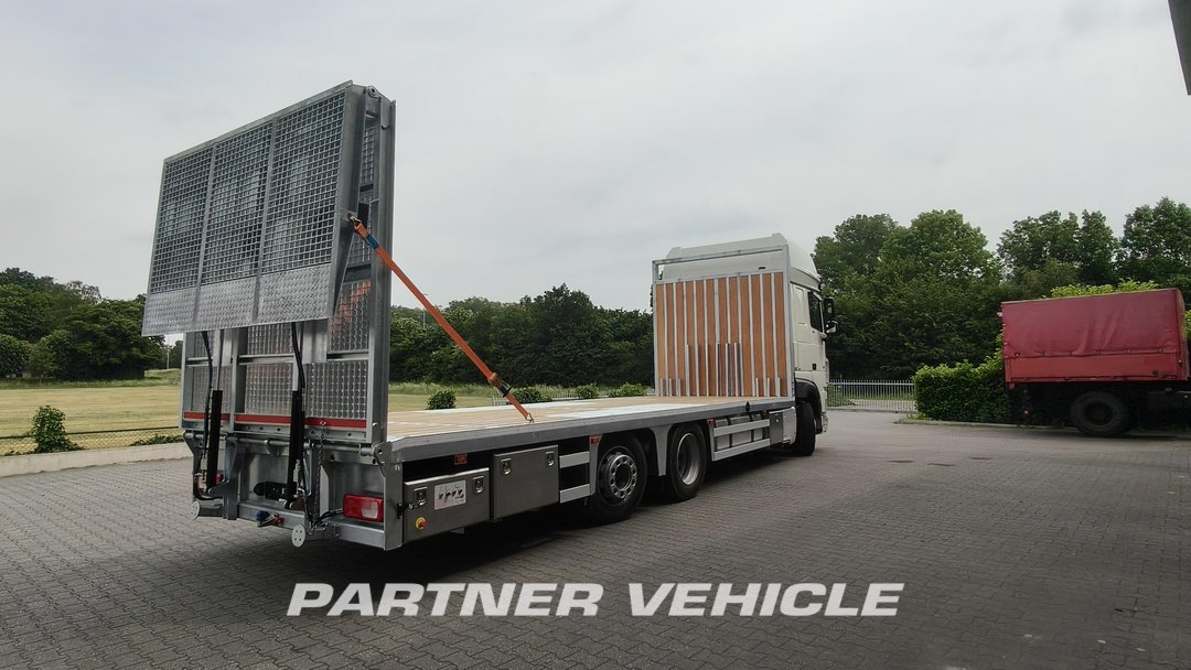 frontLeft : DAF XF 480 شاحنات مسطحة
