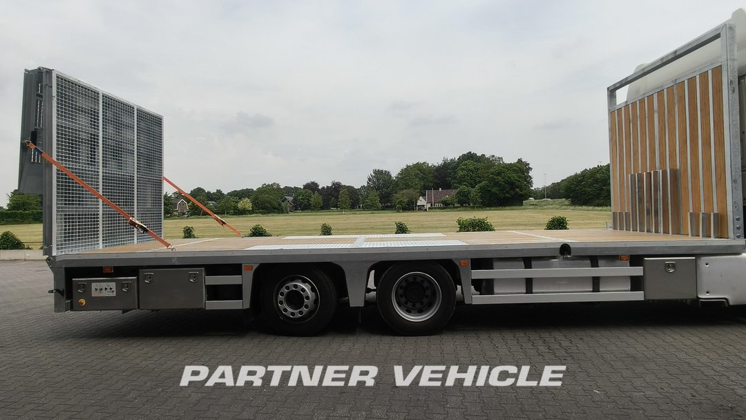 frontLeft : DAF XF 480 شاحنات مسطحة