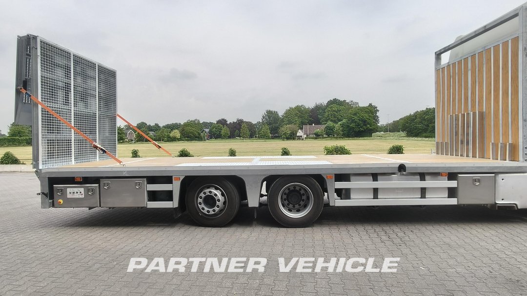 frontLeft : DAF XF 480 شاحنات مسطحة