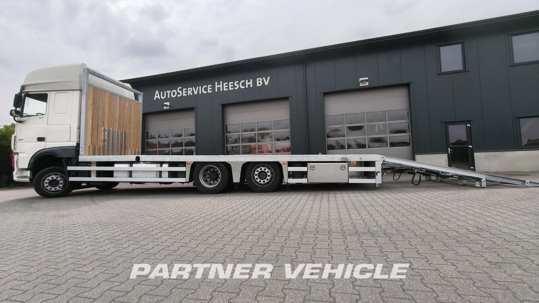 frontLeft : DAF XF 480 شاحنات مسطحة