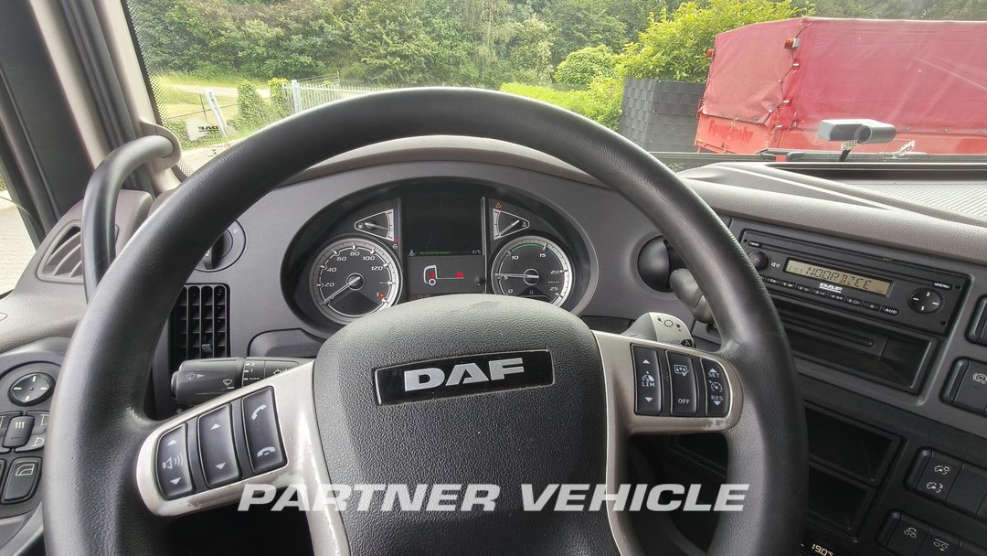 frontLeft : DAF XF 480 شاحنات مسطحة