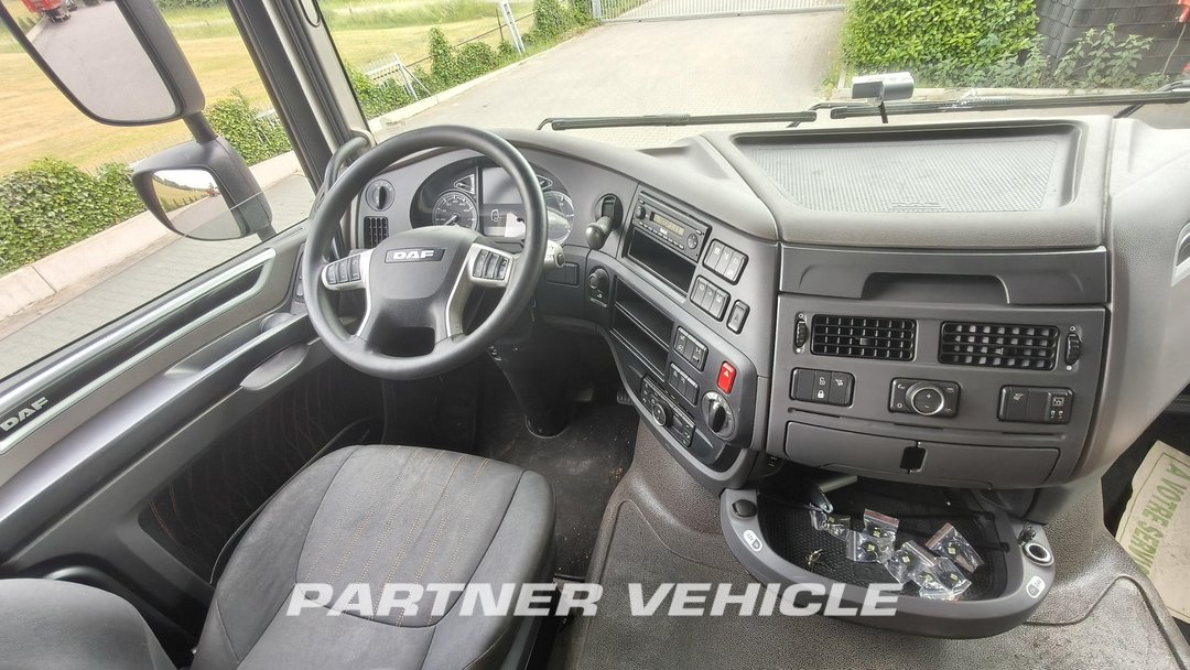 frontLeft : DAF XF 480 شاحنات مسطحة