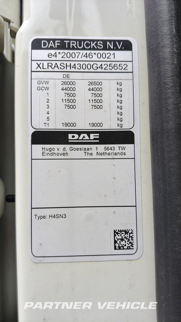 frontLeft : DAF XF 480 شاحنات مسطحة