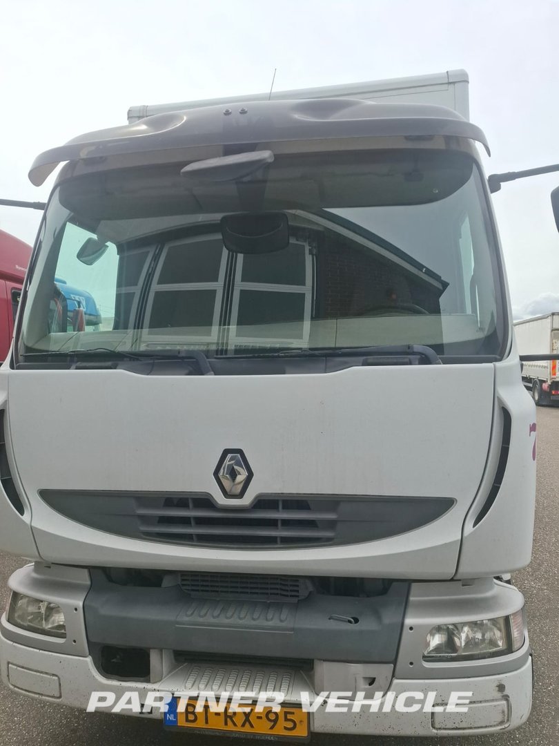 frontLeft : Renault 220-12 L каросерия