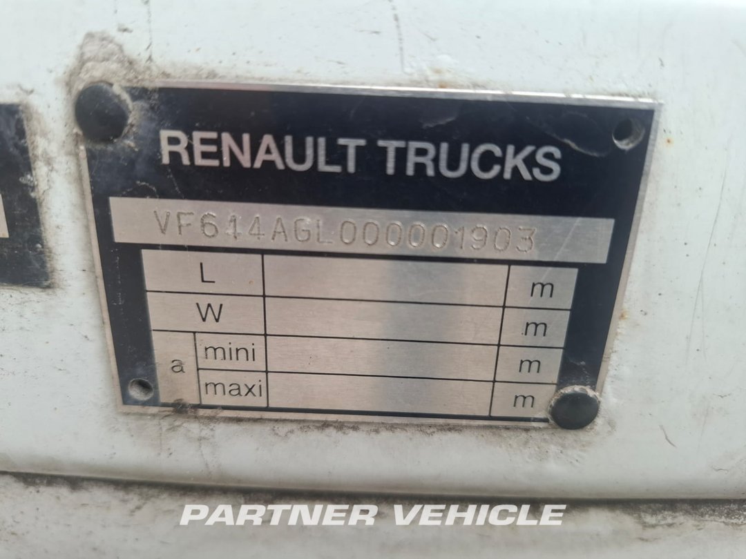 frontLeft : Renault 220-12 L каросерия