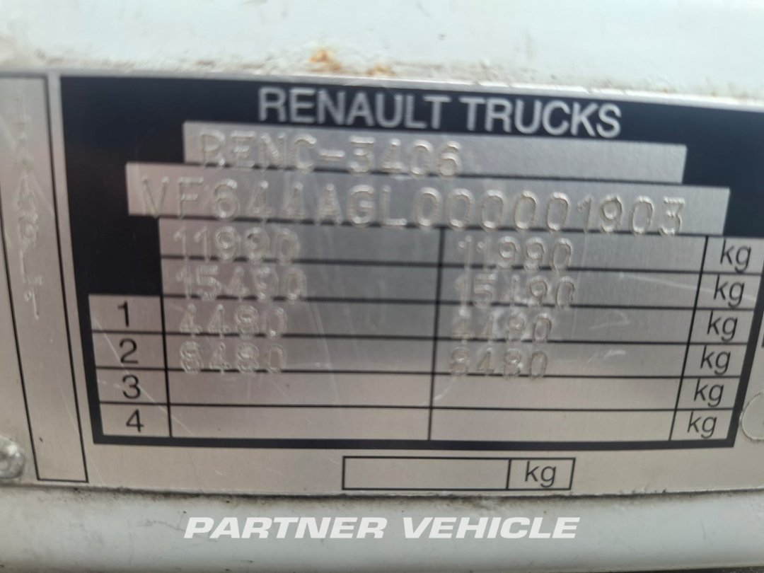 frontLeft : Renault 220-12 L каросерия