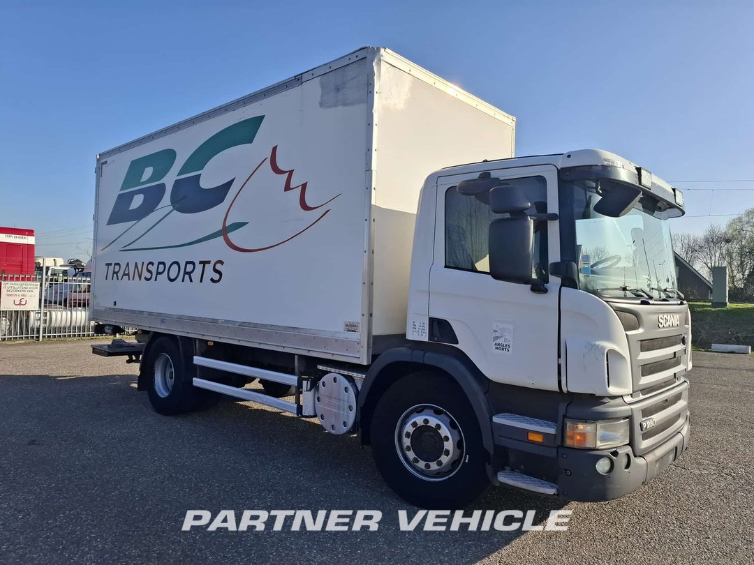 frontLeft : Scania P280 Furgon