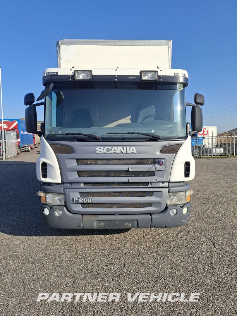 frontLeft : Scania P280 Furgon