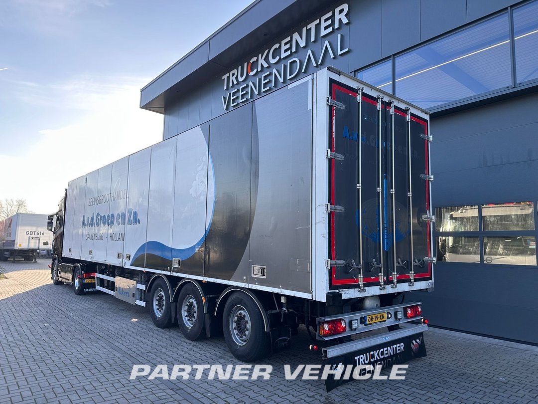 frontLeft : Ekeri Refrigerated Semi-Trailer