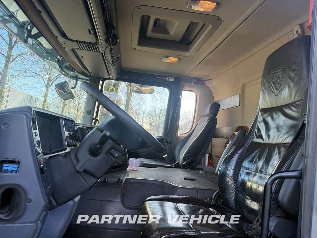 frontLeft : Scania P380 Tractor Unit