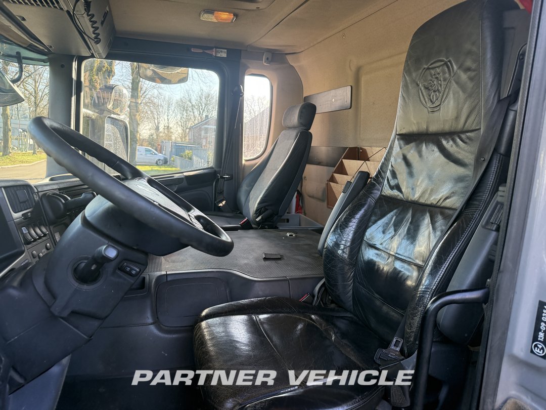 frontLeft : Scania P380 Tractor Unit