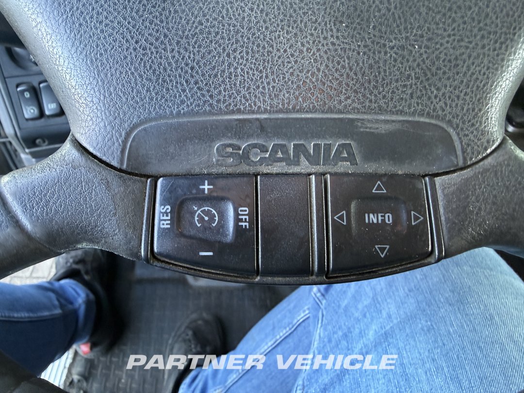 frontLeft : Scania P380 Tractor Unit