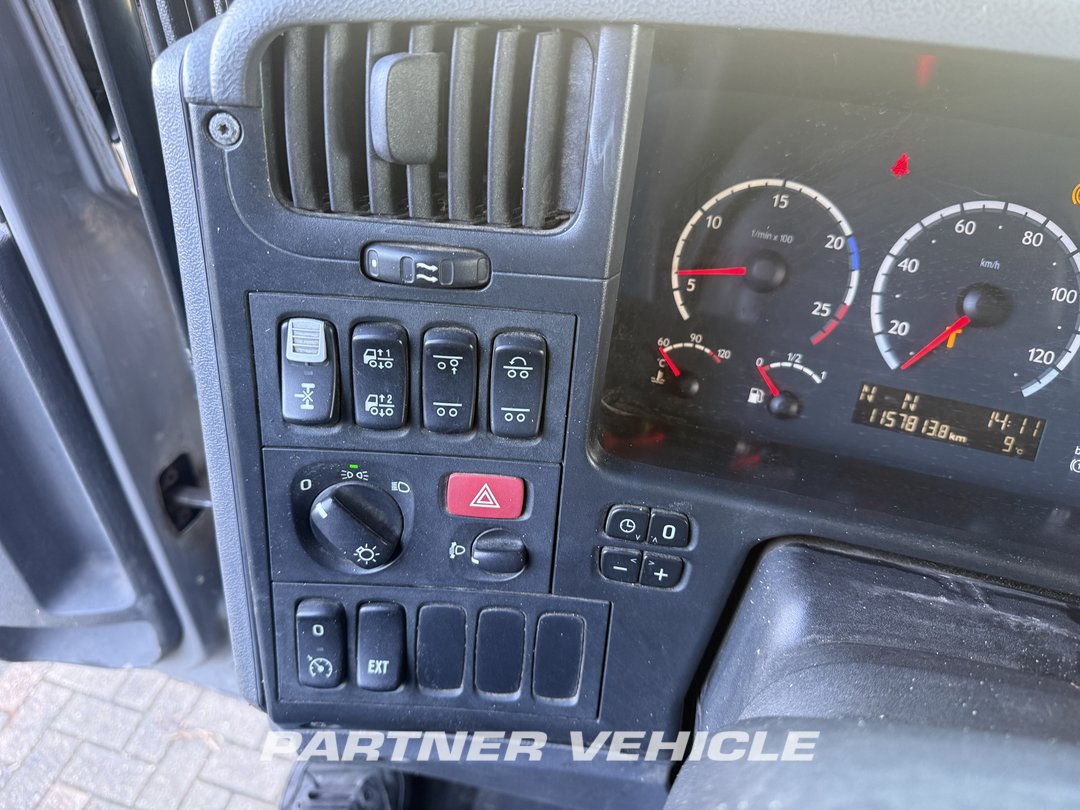 frontLeft : Scania P380 Tractor Unit