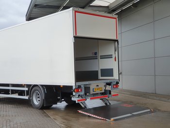 Foto van Gebruikt Bakwagen DAF CF 4X2 2020