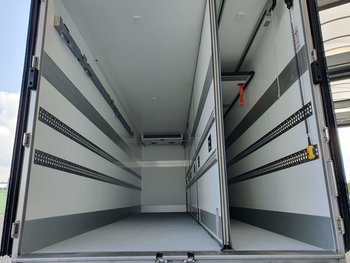 Foto van Gebruikt Bakwagen Volvo 4X2 2021