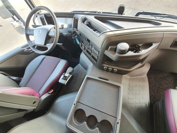 Foto van Gebruikt Bakwagen Volvo 4X2 2021