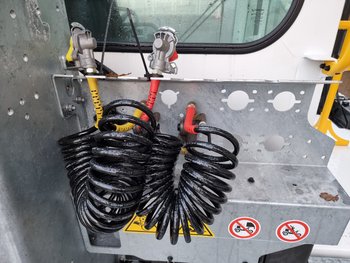 Foto van Nieuw Terminal trekker Terberg YT223 4X2