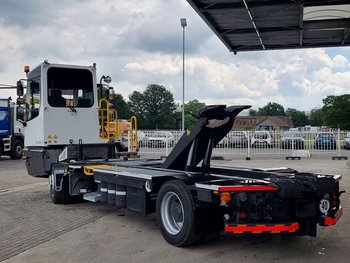 Foto van Nieuw Terminal trekker Terberg BC183 4X2