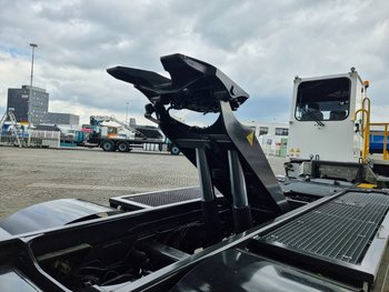 Foto van Nieuw Terminal trekker Terberg BC183 4X2