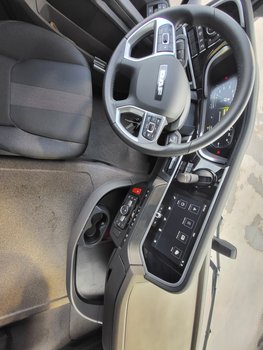 Foto van Gebruikt Bakwagen DAF XF 8X2 2025